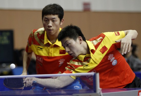 他并不是单 他并不是单