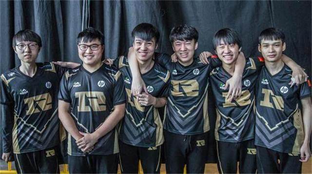 她的训练时 她的训练时